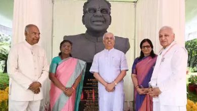 President Draupadi Murmu unveils the statue of former President KR Narayanan at Kerala Raj Bhavan