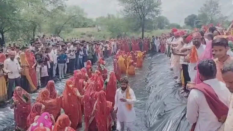 Unique tradition of ‘Samudra Manthan’ in Rajsamand, women made pond for good rain