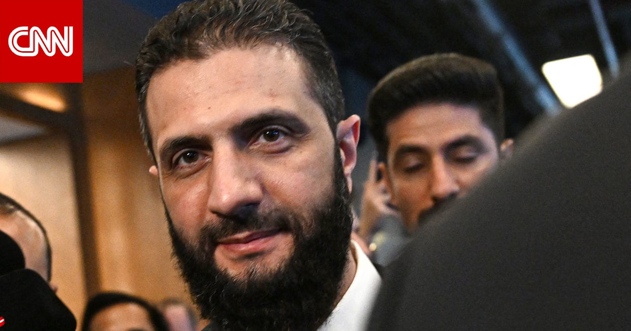 نشطاء يتداولون مقطع فيديو من زاوية أخرى يكشف كيف كان الشرع يجلس في مسجد لصلاة الفجر، دون أن…