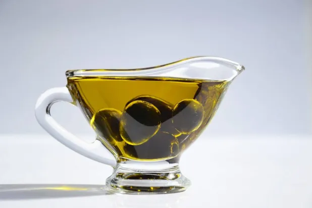 زيت الزيتون علاج طبيعي فعّال للإمساك… إليكم طريقة تناوله