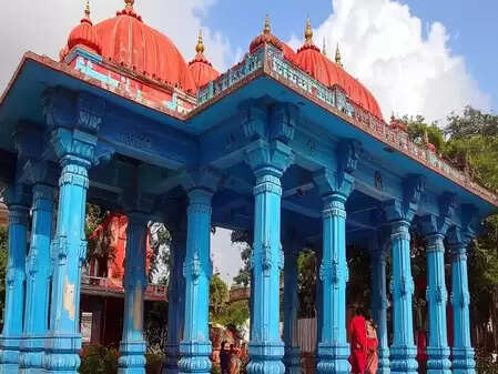 Pushkar Brahma temple built due to the fall of Lord Brahma’s flower lotus, Lord Kuber gives darshan on the day of Dhanteras.