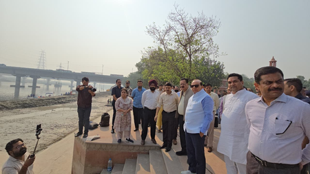 Preparations for ‘Chhath Puja 2025’ intensified in Delhi, LG VK Saxena and Minister Kapil Mishra inspected Vasudev Ghat.
