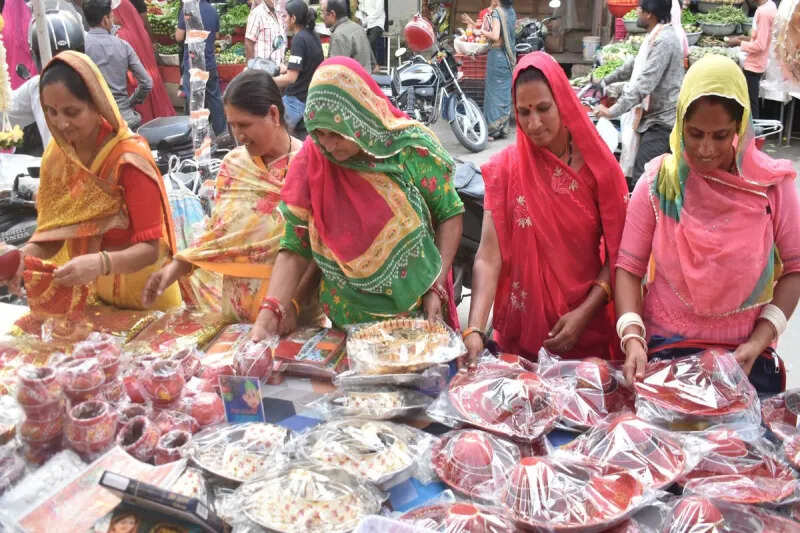 Karva Chauth today, married women adorned with make-up eagerly wait for the moon