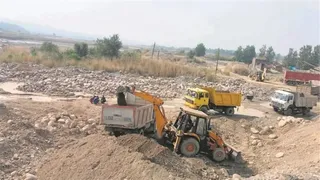 Major police crackdown on illegal mining in Jammu, 7 vehicles seized – Seven vehicles seized in Jammu crackdown on illegal mining