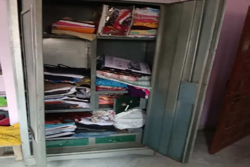 Thieves targeted four abandoned houses, theft worth lakhs
