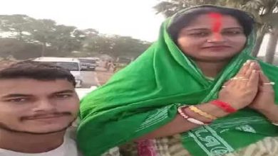 Chanda Yadav doing public relations in Scorpio, appeals to the public for her husband Khesari Lal
