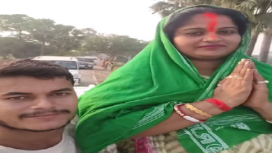 Chanda Yadav doing public relations in Scorpio, appeals to the public for her husband Khesari Lal