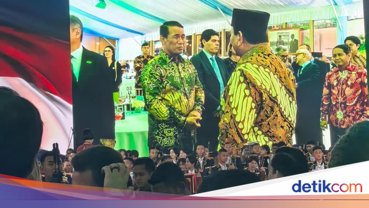The moment of the president and minister of agriculture talking casually on the sidelines of dinner
