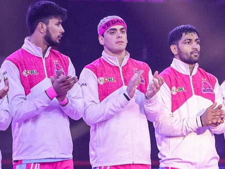 Amitabh Bachchan saluted the sportsmanship of the Jaipur Pink Panthers team and paid respect to the late manager
