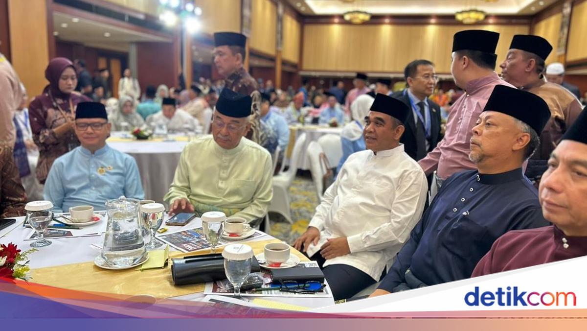 Head of MPR to Minister of P2MI Attends the Convention of the Malay World Islamic World