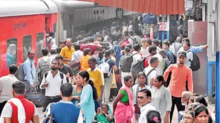 Trains full, Kumbh-like crowds between Chhath and elections, Railways tighten its belt, police on alert – chhath puja train rush railways ready for festival crowd control