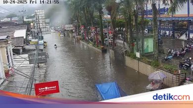 Lembang area flooded, traffic diverted on several roads