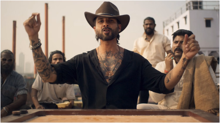 O Romeo Teaser:शरीर पर टैटू, हाथ में बंदूक और सिर पर हैट; रिलीज हुआ शाहिद कपूर की ‘ओ रोमियो’ का टीजर - Shahid Kapoor Starrer O Romeo Teaser Release Vishal Bhardwaj Tripti Dimri Nana Patekar Tamannaah Bhatia Disha