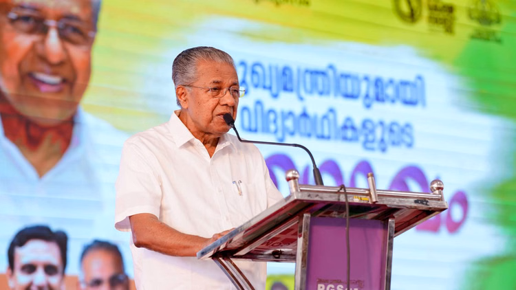 मलयालम भाषा विधेयक पर सियासी रार:क्या केरल में दूसरी भाषाओं पर लगेगी रोक? Cm विजयन ने कही ये बात; जानें सबकुछ - Malayalam Language Bill 2025 Controversy Updates Pinarayi Vijayan Says The Bill Is Completely Inclusive