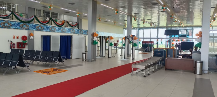 Up News:हवाई अड्डे पर दुबई जा रहे गुफरान के हैंडबैग से कारतूस बरामद, पूछताछ में सामने आई ये बात; जानें मामला - Cartridges Recovered From Handbag Of Gufran Who Was Going To Dubai At Lucknow Airport