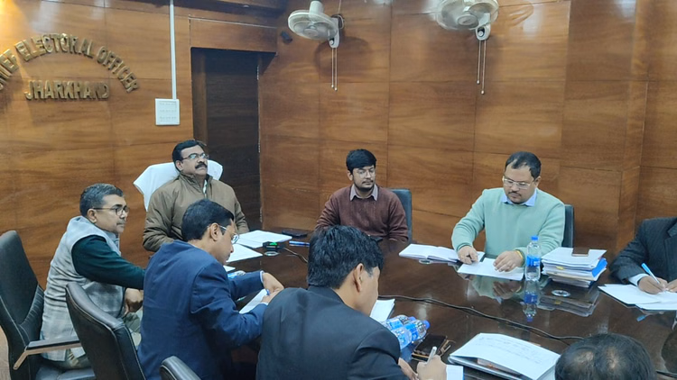 Jharkhand Sir: Chief Electoral Officer Holds Review Meeting With District Officials 70% Mapping Completed - Jharkhand News