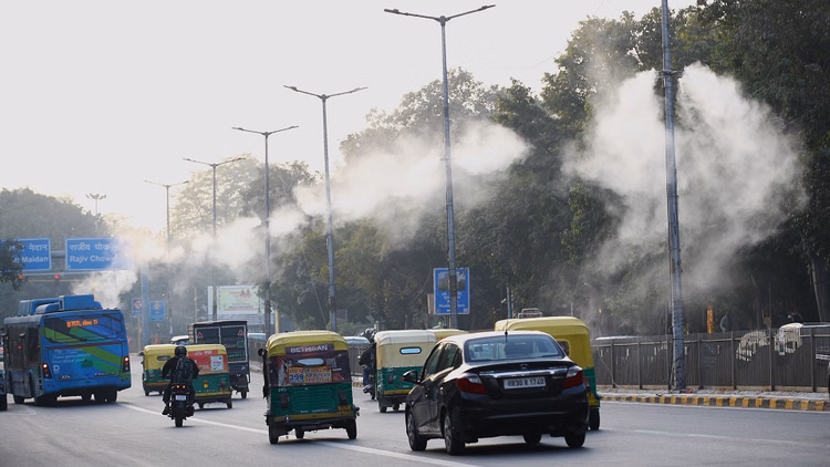 Delhi Pollution:दिल्लीवासियों को प्रदूषण से राहत नहीं, बेहद खराब श्रेणी में बरकरार हवा, 350 पार पहुंचा Aqi - Delhi Residents Get No Relief From Pollution, Air Quality Remains In The 'very Poor' Category, Check The Aqi