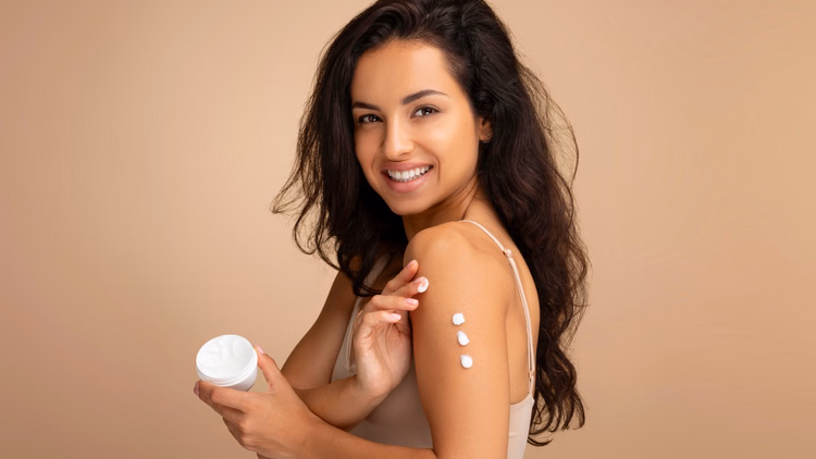 Night Skin Care:सोने से पहले चेहरे पर क्या लगाना सही है? 90% लोग करते हैं गलती - Night Skincare Routine Night Cream Mistakes In Hindi Raat Mein Chehre Par Kya Lagaka Son Sahi Hai