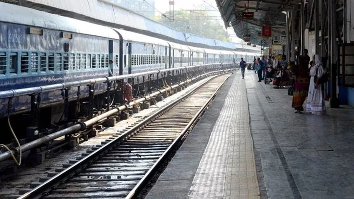 Indian Railways Cleanliness Complaints Rise as Passenger Fare Increases-यात्री किराया बढ़ने के साथ भारतीय रेलवे में साफ़-सफ़ाई की शिकायतें बढ़ीं। | Jansatta
