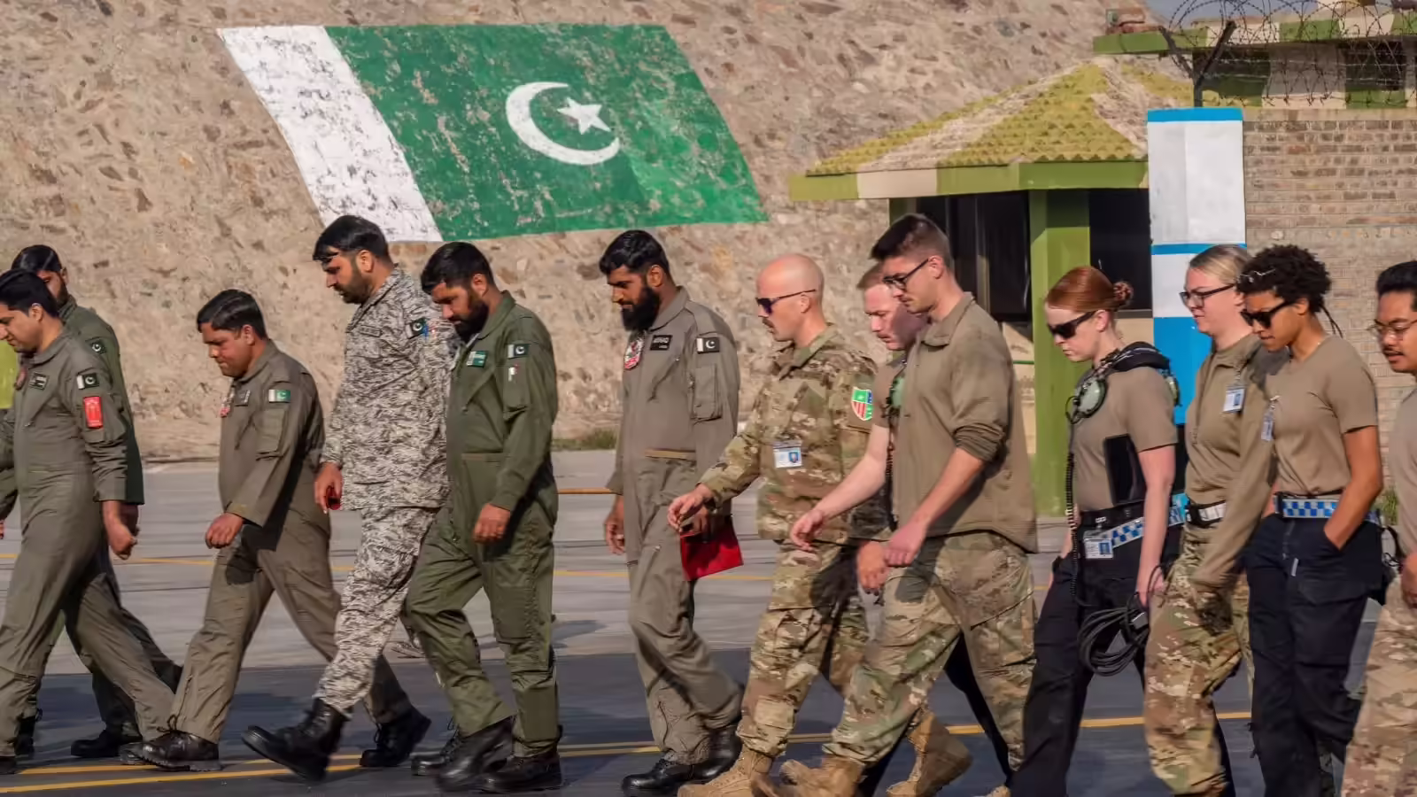 Us Military In Pakistan,मोदी से तकरार और मुनीर से प्यार... पेशावर में युद्धाभ्यास कर रहे अमेरिका और पाकिस्तान, भारत की बढ़ेगी टेंशन - us pakistan military exercise in peshawar amid tension with india on tariffs and trade deal - Pakistan News