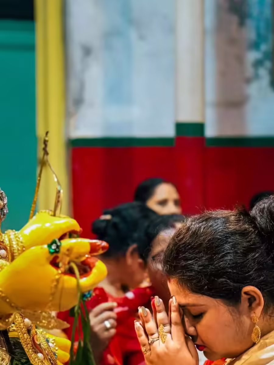 मंदिर में करें ये 7 दान, हर दिन बढ़ेगा यश और धन | Navbharat Times