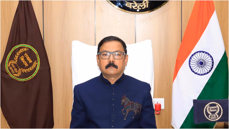 Bareilly News:सीएम डैशबोर्ड की ओवरऑल रैंकिंग में बरेली प्रदेश में अव्वल, लखीमपुर खीरी दूसरे स्थान पर - Bareilly Tops The Overall Ranking In The Cm Dashboard