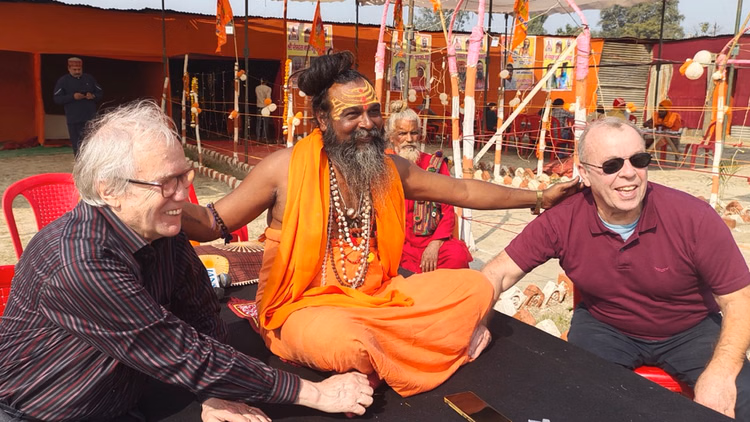 Farrukhabad:मेला रामनगरिया पर बनेगी डाक्यूमेंट्री, पहुंचे जर्मनी व फ्रांस के पत्रकार - Farrukhabad: A Documentary Will Be Made On The Ramnagariya Fair; Journalists From Germany And France Arrive