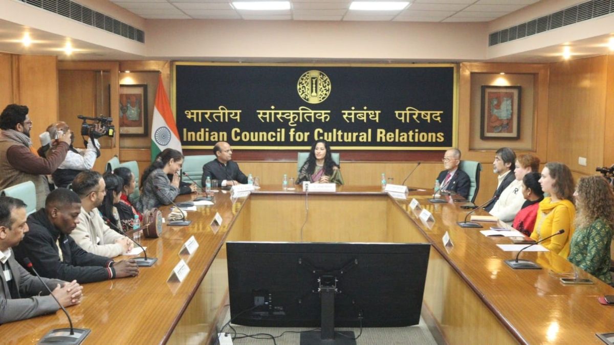 हिंदी में संयुक्त राष्ट्र की भाषा बनने और नोबेल पुरस्कार पाने की पूरी क्षमता: प्रो. तोमियो मिजोकामी