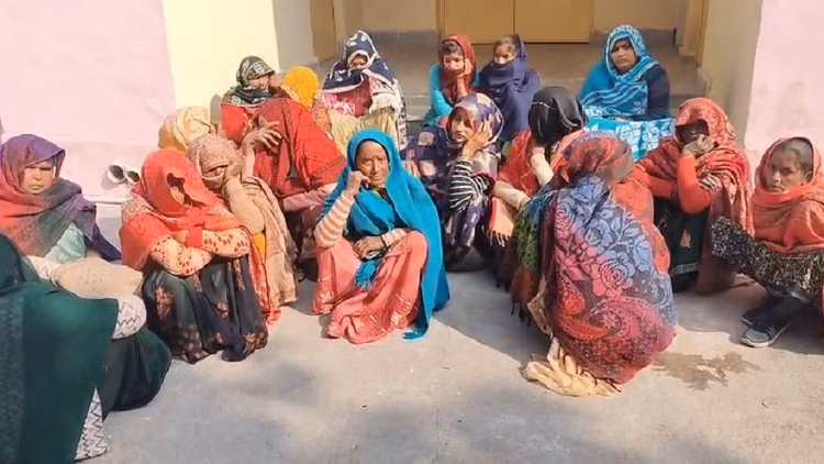 Up:एटा में दर्दनाक सड़क हादसा...दो बाइकों की आमने-सामने से भिड़ंत, तीन लोगों की माैत; एक गंभीर घायल - Etah Road  accident: Three People Died In Collision Between Two Motorcycles