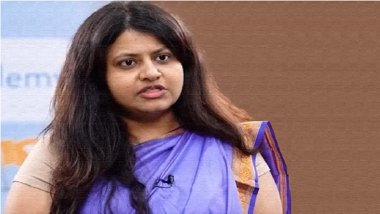 पूजा खेडकर के घर लूटपाट:घरेलू सहायिका ने पूरे परिवार को खिलाया नशीला पदार्थ? कीमती सामान-फोन लेकर फरार - Sacked Ias Officer Puja Khedkar Alleges House Help Sedated Family, Stole Valuables; Probe Launched