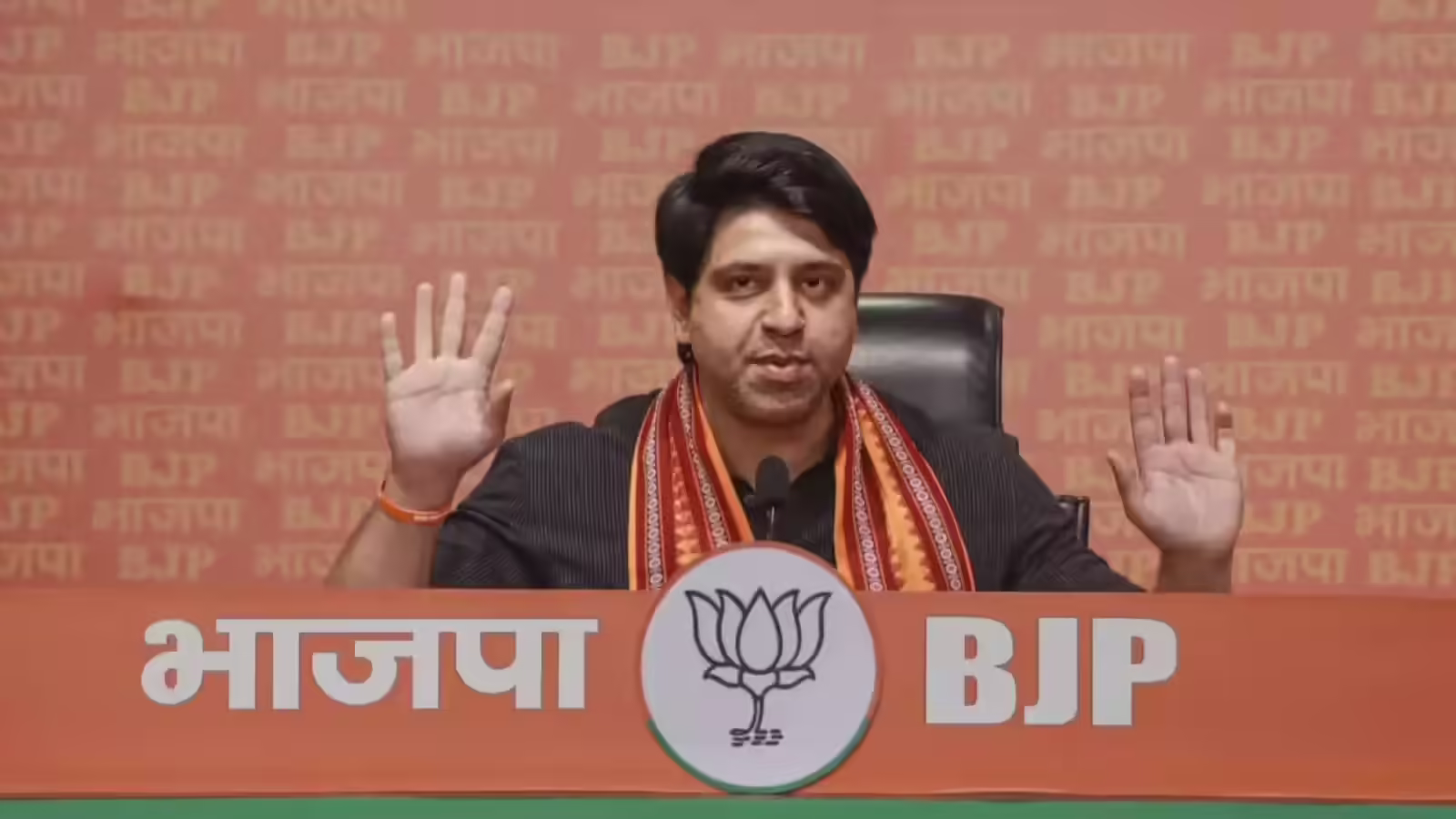 सोमनाथ स्वाभिमान पर्व पर छिड़ा सियासी घमासान, बीजेपी ने नेहरू का नाम ले कांग्रेस पर लगाया बायकॉट का आरोप - bjp attack on congress over somnath swabhiman parv nehru accused of obstructing temple construction