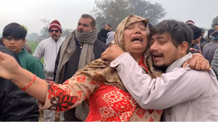 Jammu:ट्रांसफॉर्मर पर चार घंटे पड़ा रहा शव, बिजली के टूटे तार ने ली जान, करंट लगने से मजदूर फतेह चंद की मौत - Laborer Fateh Chand Died After Being Electrocuted While Repairing Electrical Lines.