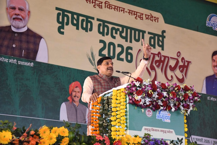 कृषक कल्याण वर्ष-2026 का शुभारंभ:1101 ट्रैक्टर को दिखाई हरी झंडी,cm बोले-अब खाद की जानकारी मोबाइल पर मिलेगी - Launch Of Farmers' Welfare Year-2026: 1101 Tractors Flagged Off, Cm Says Fertilizer Information Will Now Be Av