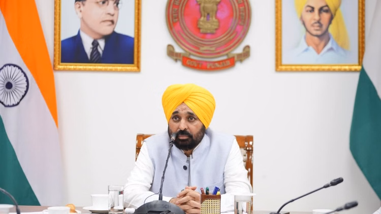 Punjab:पंजाब में प्रतियोगी परीक्षाओं के लिए मुफ्त कोचिंग, सीएम भगवंत मान ने मिशन प्रगति का किया शुभारंभ - Punjab Govt Preparing Youth For Competitive Exams Through Mission Pragati: Cm Mann