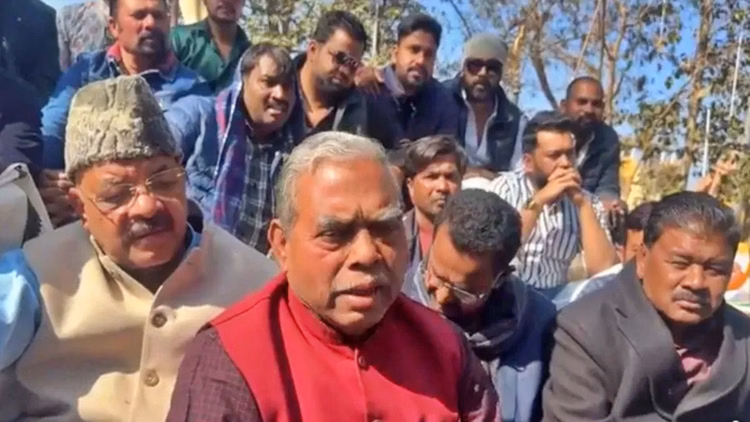 Congress Observes Fast In Protest Against Changes In Structure Of Mnrega Stages Dharna In Front Of Bapu Vatika - Jharkhand News