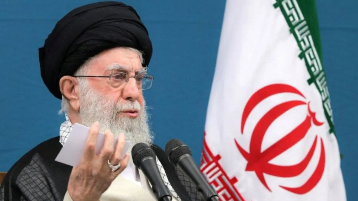 Protesters are being branded as enemies of Allah in Iran | डर गई खामेनेई हुकूमत? प्रदर्शनकारियों को ‘अल्लाह का दुश्मन’ बताकर फांसी की धमकी | Jansatta