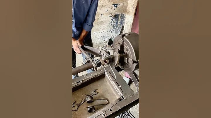 صناعة ملابس ربيعية لدى الطريقة التقليدية بمهارة فائقة ⚙️🔥 #شورتات