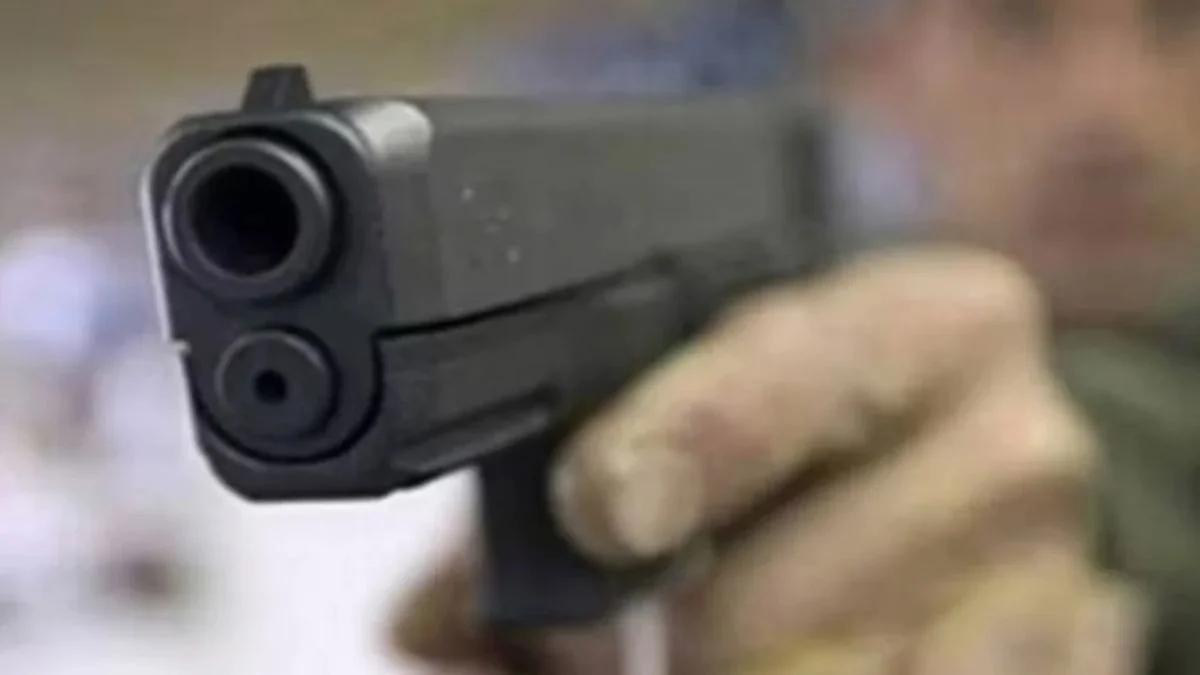 RWA president murdered in Delhi Shalimar Bagh woman was shot and her name was asked was witness in her husband murder case