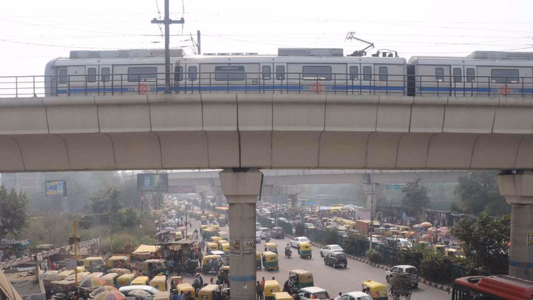 Delhi Air Pollution:तेज हवाओं ने धोया प्रदूषण... खराब श्रेणी में पहुंची फिजा, बुधवार को फिर बढ़ सकता है Aqi - Strong Winds Washed Away Pollution In Delhi Air Reaches Poor Category
