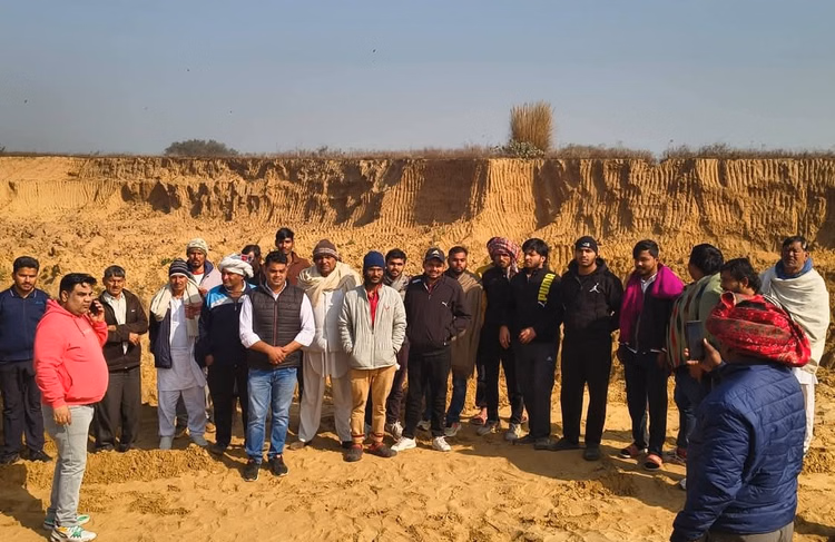 Accused Of Stealing Soil From The Panchayat Land Of Hasangarh Village. - Rohtak News