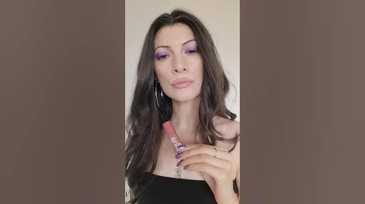 أحمر شفاه سائل مطفي ناعم بلون بتلات الزهور عبر بيوليس فن سويت توك 💄💋 #بيوليس_فن #مكياج #شورت #ليس_...