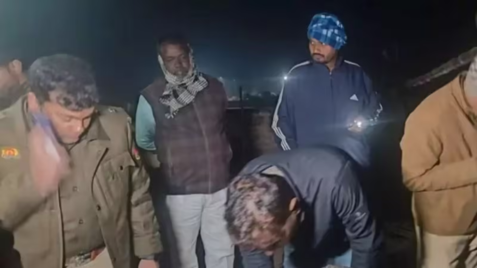 Barabanki Big News Story,चंदौली में कार सवार बदमाशों ने किसान को मारी गोली, मचा हड़कंप - chandauli farmer tejbali chauhan shot by car-borne miscreants panic in the area - Chandauli News