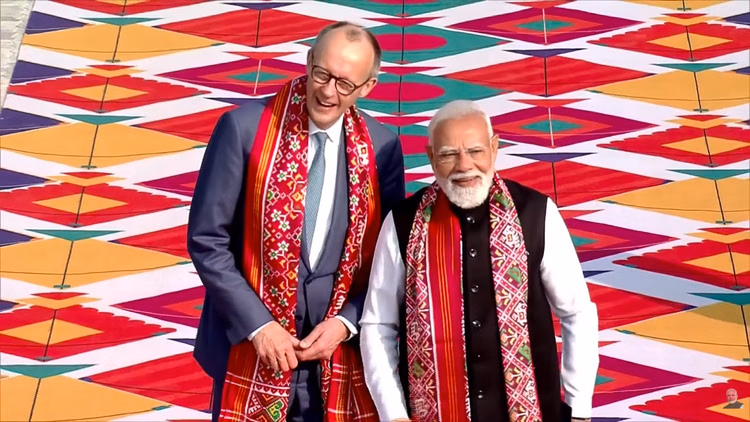 German Chancellor In India Photos:फ्रेडरिक मर्ज अभिभूत.. पीएम मोदी ने समझाई भारतीय-गुजराती संस्कृति की बारीकी - German Chancellor In India Photos: Meet With Pm Modi, International Kites Festival And Other Events