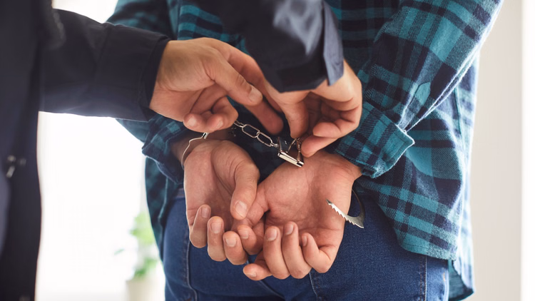 A Young Man Carrying A Country-made Pistol Was Arrested In Khatushyamji Amidst A Crowd. - Rajasthan News