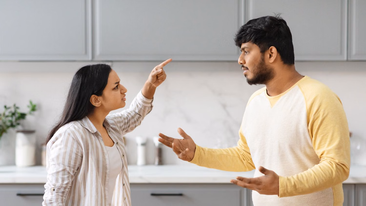 Space In Relationship:रिश्तों में दूरी क्यों जरूरी है? ये सच जानकर सोच बदल जाएगी - Why Emotional Space In relationship Is Important Pyaar Mein Doori Kyon Zaroori Hai