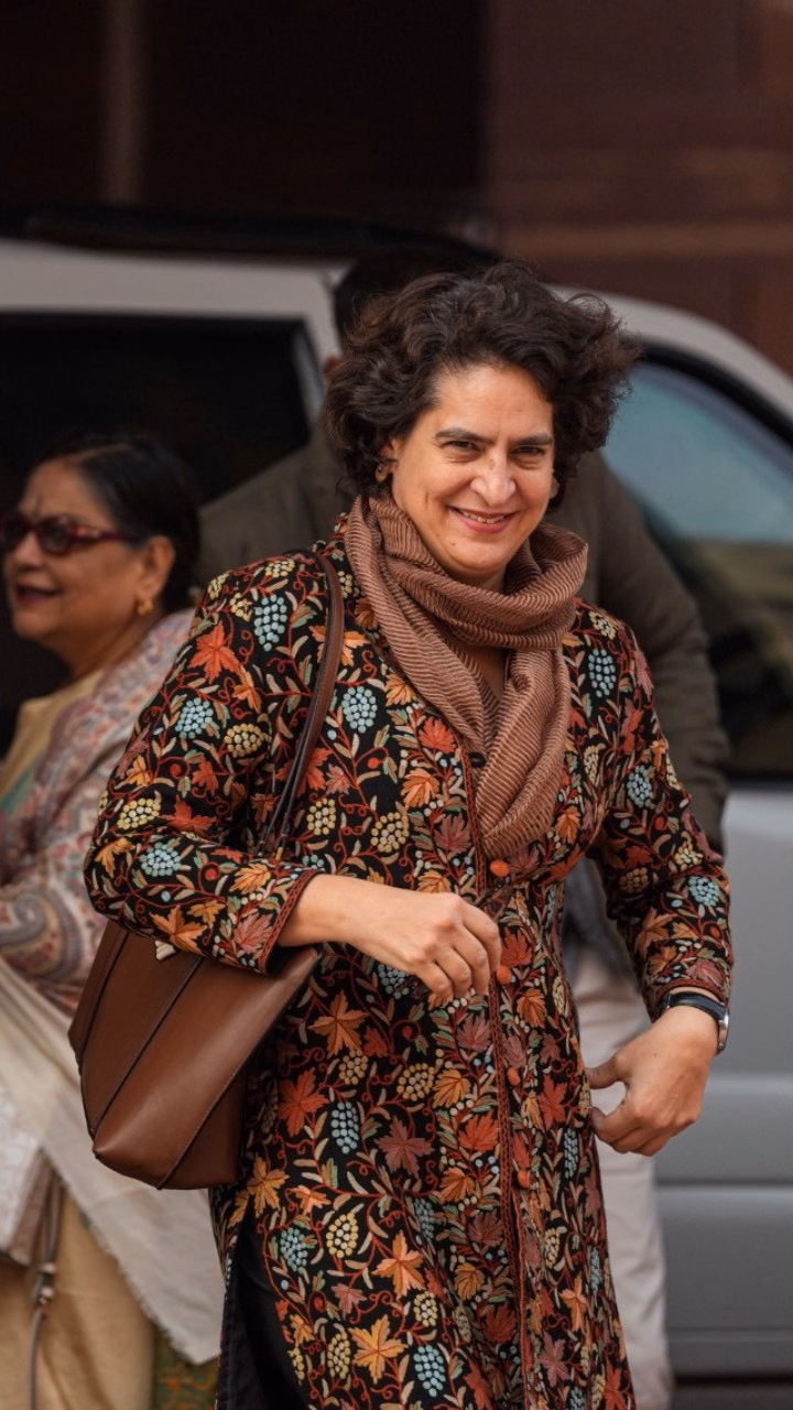 Priyanka Gandhi:प्रियंका के जन्मदिन पर खरगे समेत कई नेताओं ने दी शुभकामनाएं , पवन खेड़ा ने शेरनी से की तुलना - Several Leader Including Kharge Wished Priyanka Gandhi On Her Birthday Pawan Khera Compared Her To A Lioness.