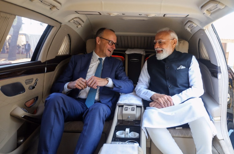 Pm Modi Car Diplomacy:पीएम मोदी जर्मन चांसलर के साथ एक ही कार में दिखे, पुतिन के बाद दूसरे राष्ट्राध्यक्ष - Narendra Modi Car Diplomacy German Chancellor Joins Indian Pm In Same Car Like Head Of State Vladimir Putin