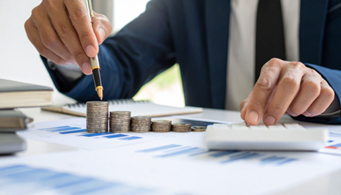 भारतीय परिवार बन रहे निवेशक, बैंकों में जमा राशि में भारी बढ़ोतरी : एसबीआई रिपोर्ट