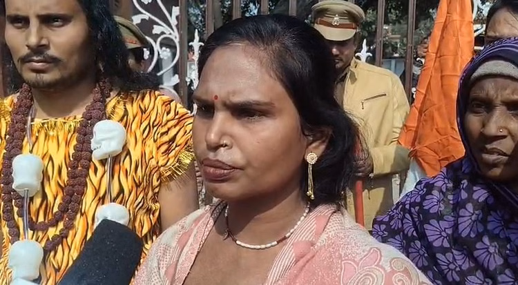 Taj Mahal:ताजमहल में उर्स पर रोक लगाने की मांग, हिंदू महासभा ने प्रशासन को सौंपा ज्ञापन - Hindu Mahasabha Demands Ban On Urs At Taj Mahal