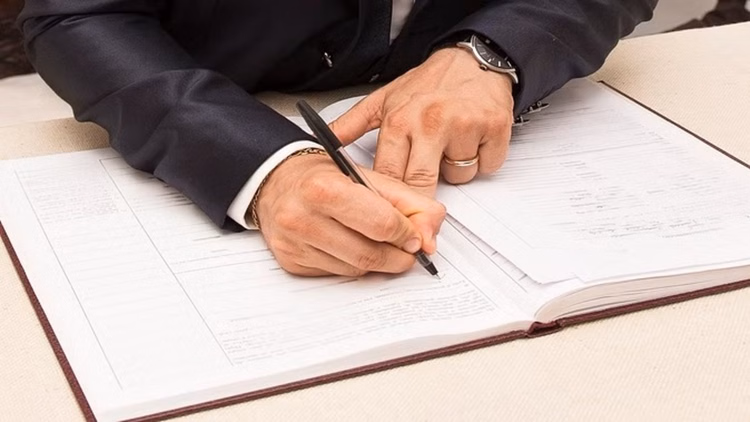 Up News:दो विभागों के बीच फंसी Moch की वार्षिक मूल्यांकन रिपोर्ट,  मुख्य सचिव ने ऑनलाइन एसीआर के दिए आदेश - Annual Evaluation Report Of Moch Stuck Between Two Departments In Up Chief Secretary Has Ordered Online Acr